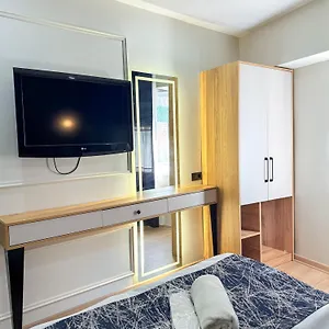 The Reina Hotel